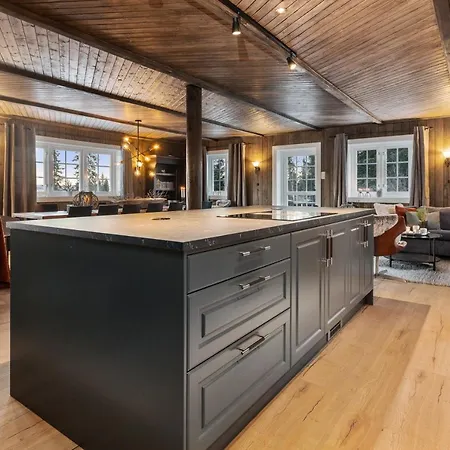 Skeikampen With Mountain View, Jacuzzi, And 8 Bedrooms Chalet