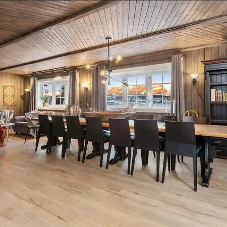 Skeikampen With Mountain View, Jacuzzi, And 8 Bedrooms Chalet Aulstad