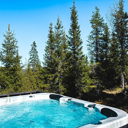 Skeikampen With Mountain View, Jacuzzi, And 8 Bedrooms Chalet Aulstad