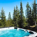 Skeikampen With Mountain View, Jacuzzi, And 8 Bedrooms Chalet Aulstad